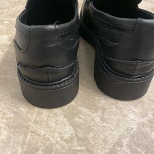 Black leather loafers worn once